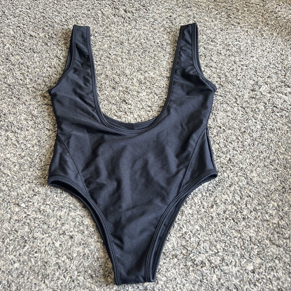 Classic Scoop Neck Black One-Piece Swimsuit